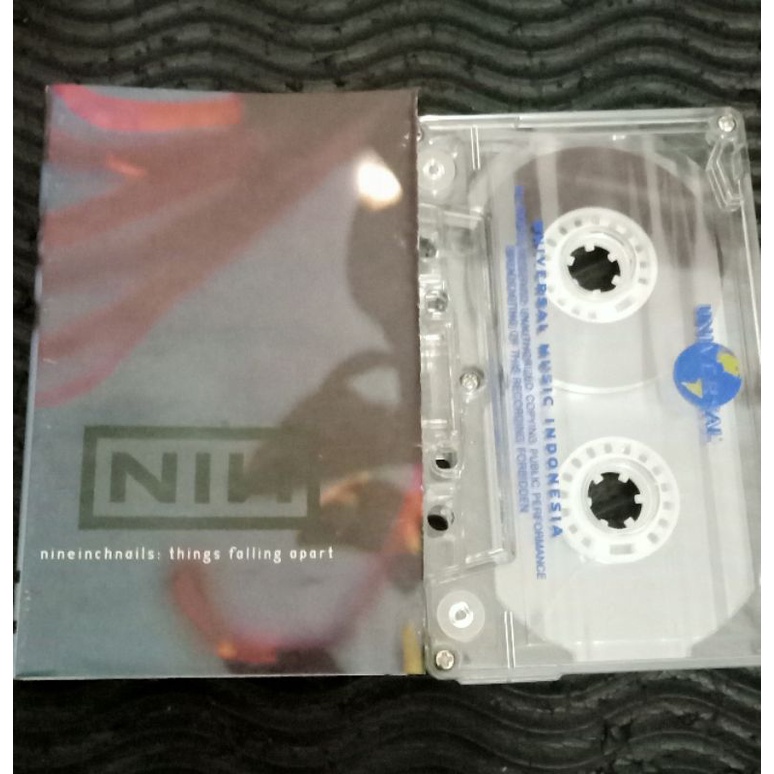 Kaset Pita Nine Inch Nails - Things Falling Apart