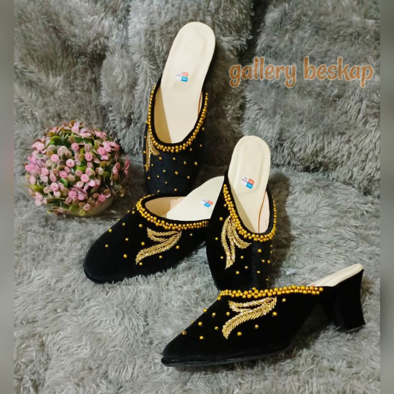 Selop pengantin hitam payet gold