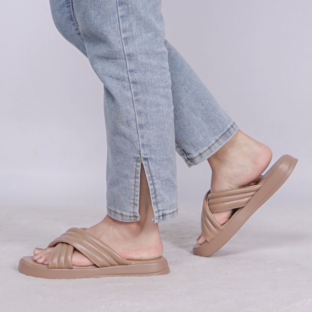 SARASARA YUK - Sandal Wanita Alas Sol Tebal Tinggi SARA SARA DORA Sendal Cewek Platform Wedges Kondangan Hak 2cm Model Silang 2 Size 36 37 38 39 40 Jalan Casual Santai Rumah Slop Warna mocca Coksu Selop Original Kekinian Terbaru Shoes Mall Official Store