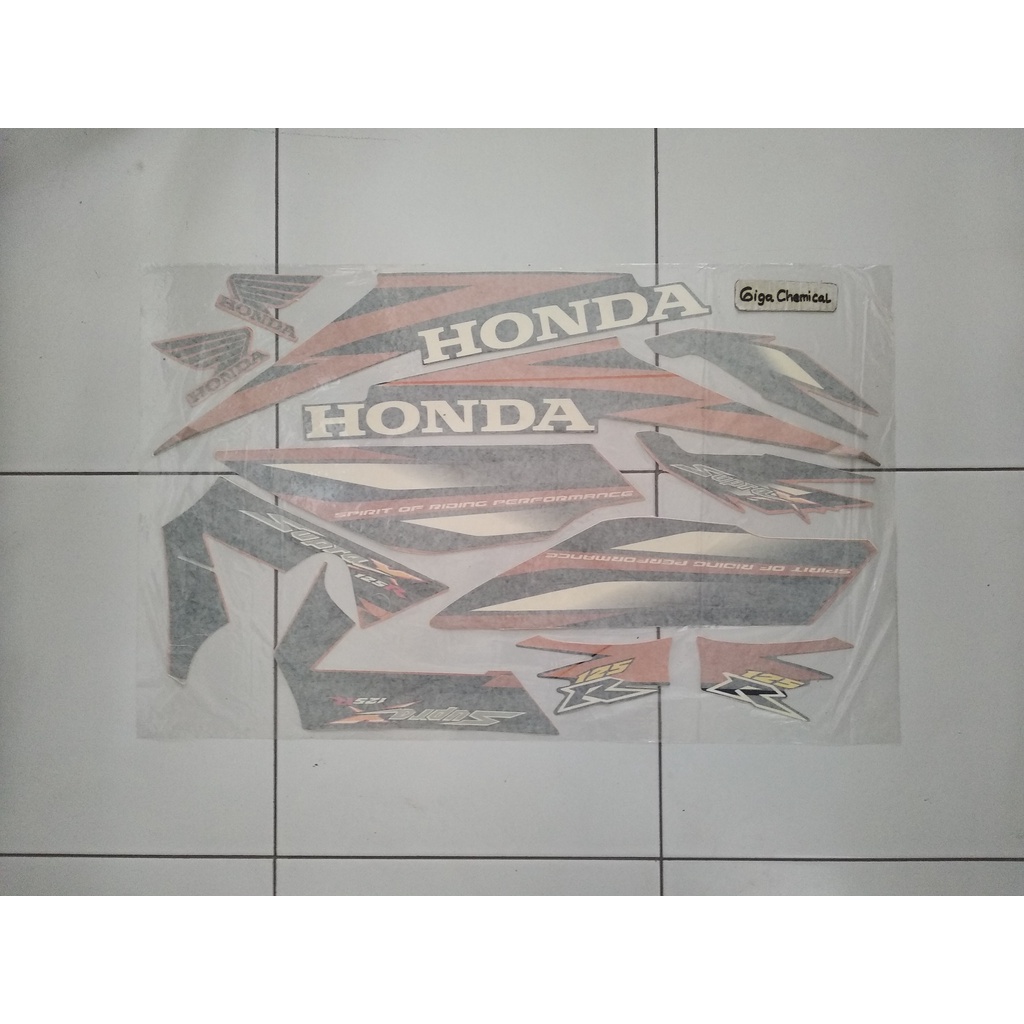 Striping Sticker Lis Supra X 125 2006 2007 Hitam Gold NOS