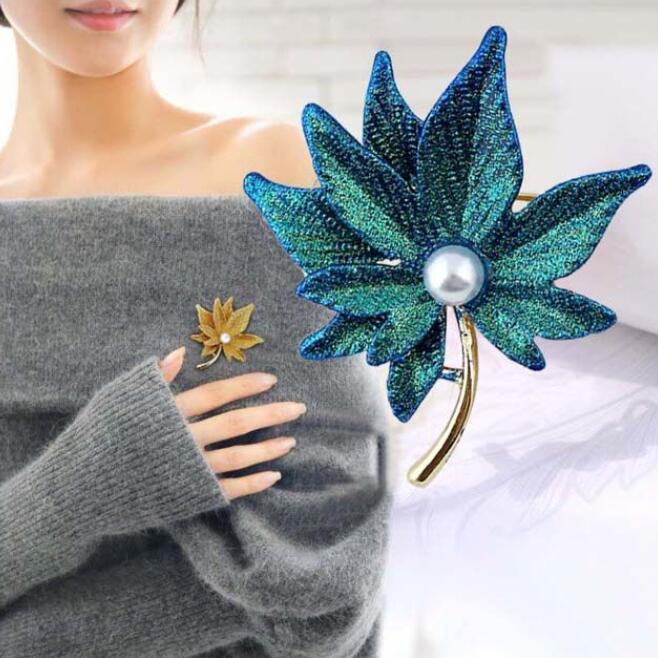 Bros Pin Desain Daun Maple Aksen Mutiara Ganda Gaya Korea Untuk Aksesoris Pakaian Wanita