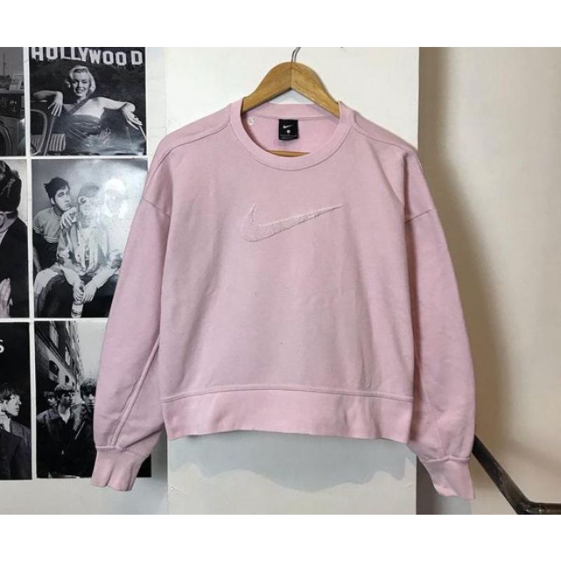 crewneck Nike crop top