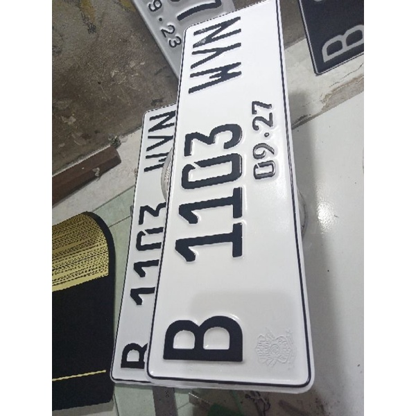 plat mobil putih Font BARU 2023 (sepasang)