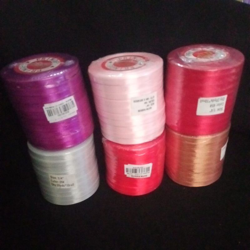 

Pita satin polos warna warni 1/4 inchi .....PITA SATIN ....