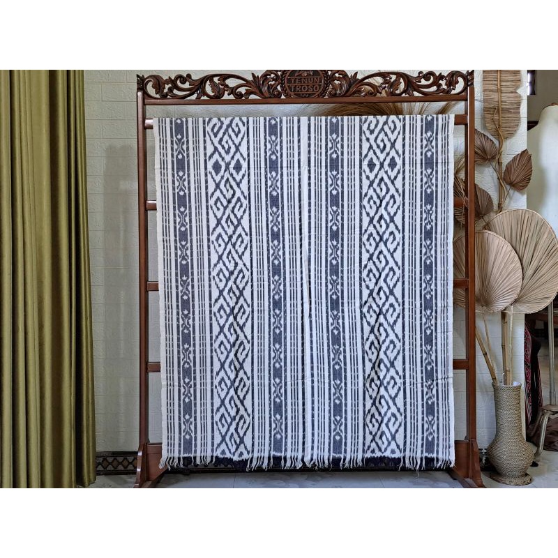 Kain Tenun Toraja Putih