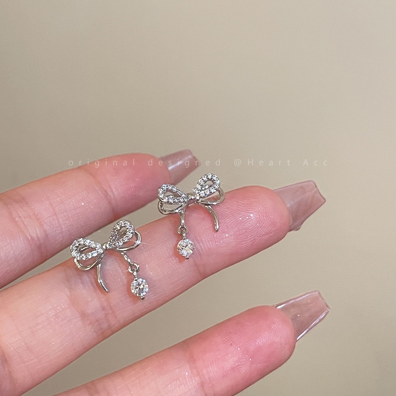 Kalung Rantai Choker Liontin Pita Hias Kristal Warna Silver Untuk Wanita