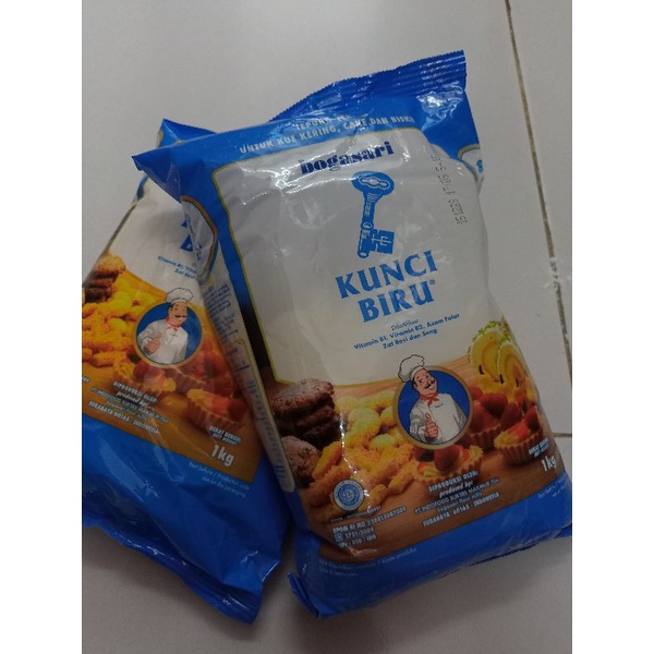 

tepung terigu kunci biru Bogasari 1kg