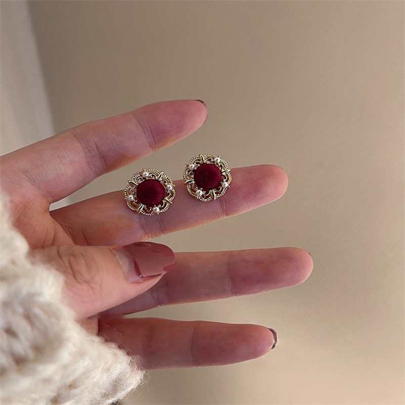 Anting Tusuk Gantung Bahan Velvet Hias Mutiara Warna Burgundy Gaya Perancisretroelegan Untuk Wanita