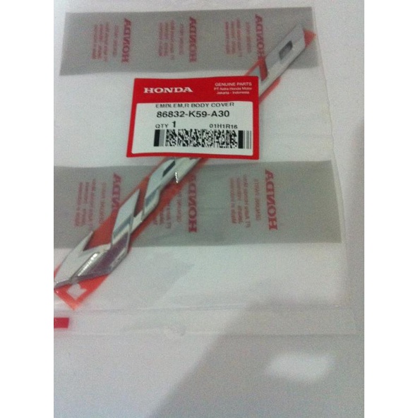 EMBLEM 3D VARIO 150 KANAN