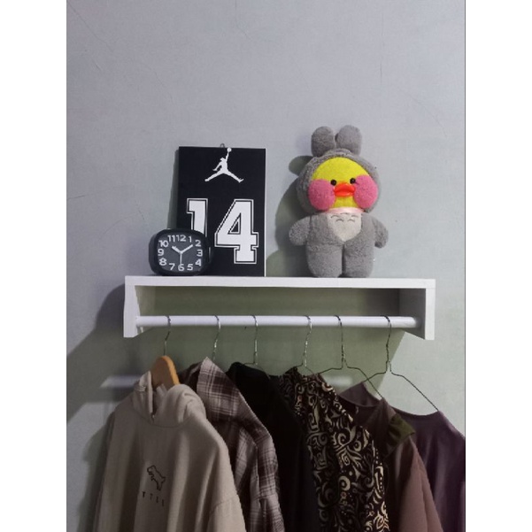 Rak gantung baju, Rak dinding baju minimalis