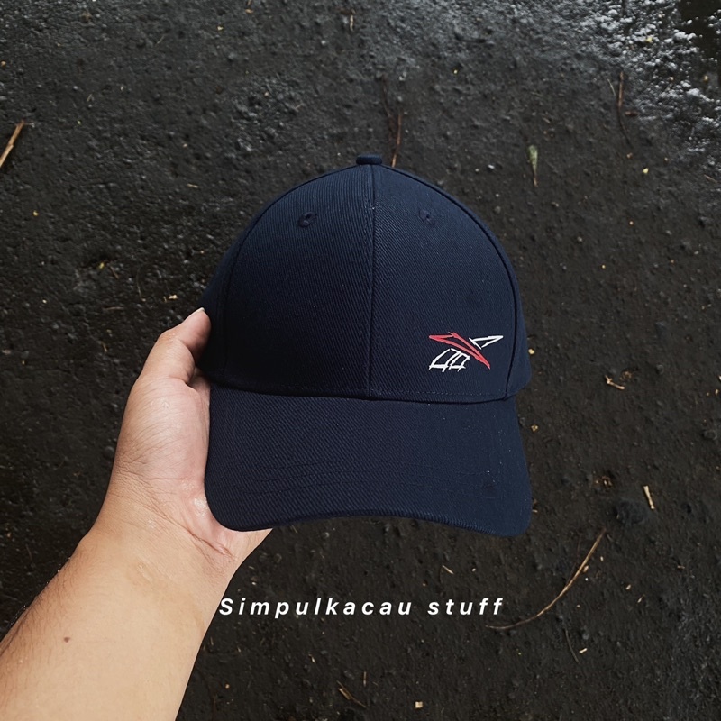 Diskon topi reebok vector logo