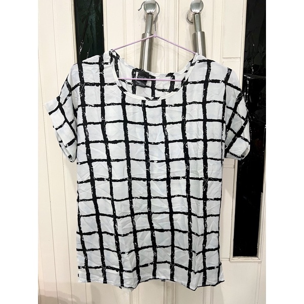 Blouse Kotak Hitam Putih