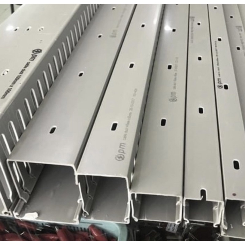 kabel duct 45x45 bolong panjang 1.7meter