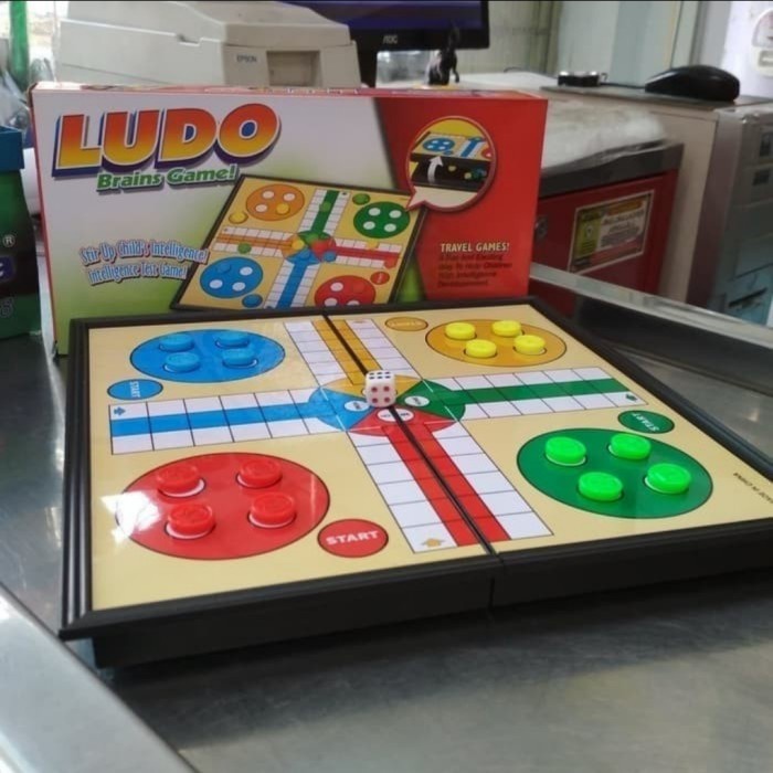 Family Game Ludo Magnet (Ukuran +/- 27 X 27 Cm)