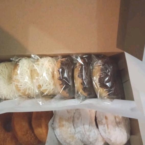 

box donat/ box gift polos isi 1/2 lusin donat per pack isi 35 box - coklt lamnasi30