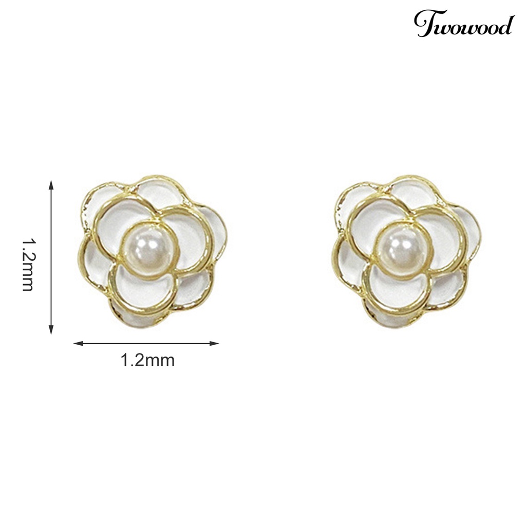 1 Pasang Anting Stud Desain Bunga Camellia Aksen Mutiara Tiruan Gaya Korea Untuk Wanita