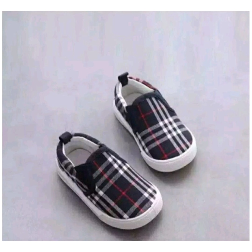 PROMO Sepatu Anak Slip On Motif Kotak Kotak Lucu Size 22-25 Hitam