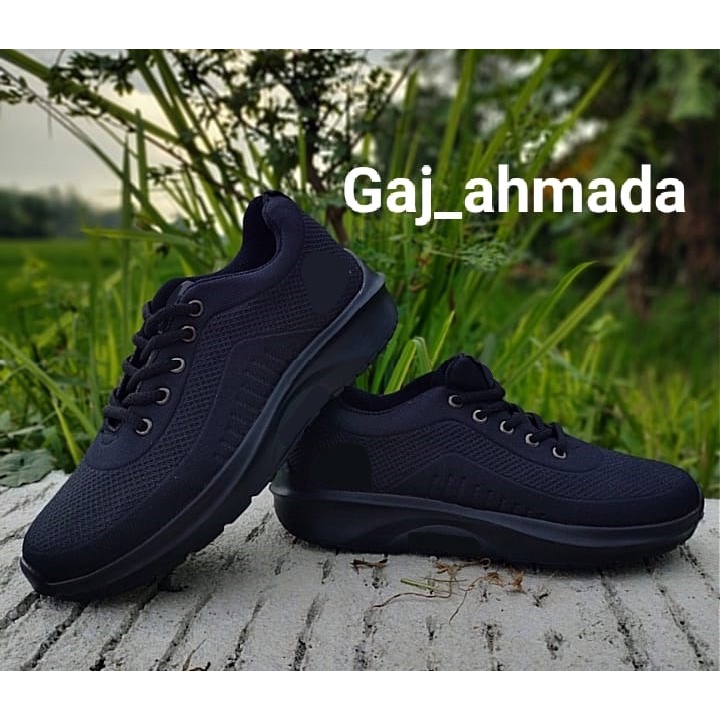 Sepatu Sneakers Pria NK Zoom - sepatu olahraga - sepatu fashion TD - sepatu sekolah hitam polos
