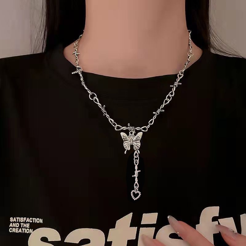 Kalung Rantai Multilayer Liontin Kupu-Kupu Hati Kristal Mutiara Rumbai Gaya Vintage Untuk Wanita