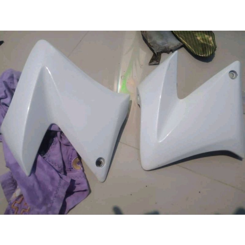 sayap vixion old putih ori