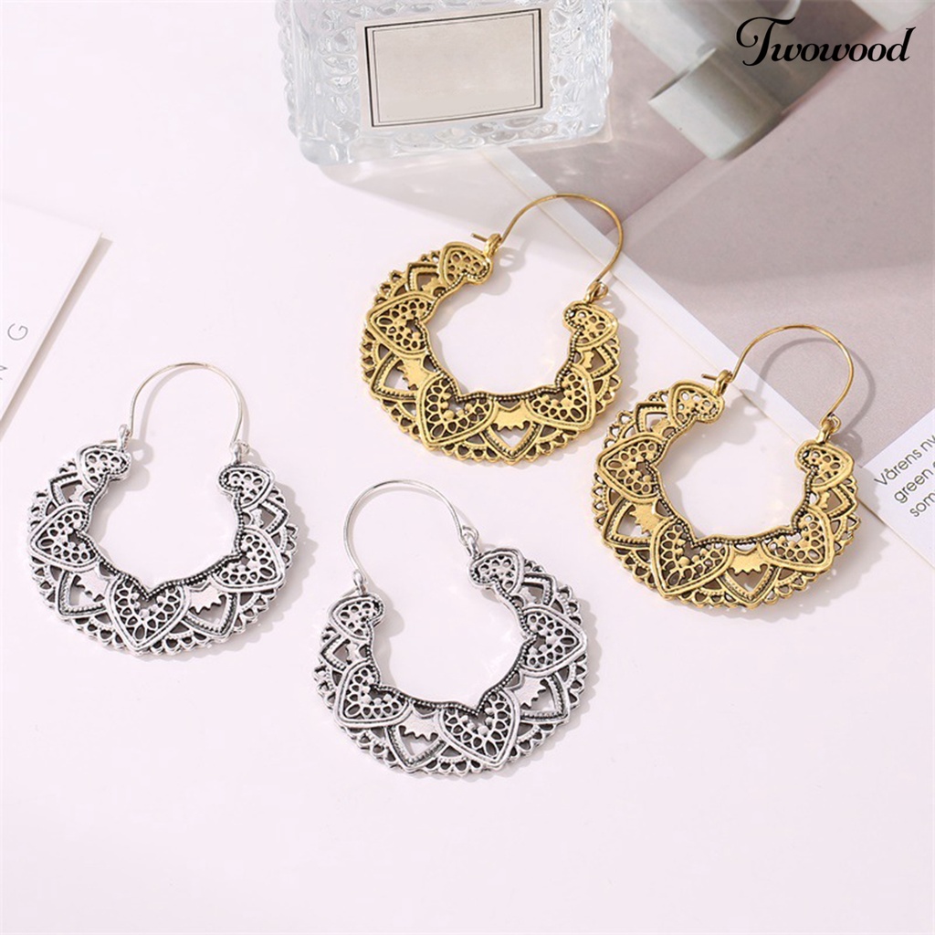 1 Pasang Anting Juntai Bentuk Kelopak Bunga Hollow Bahan Alloy Gaya Bohemian Vintage Untuk Wanita