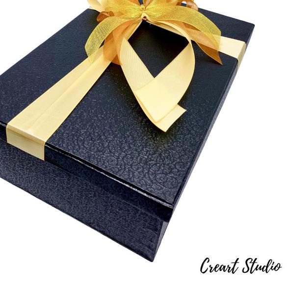 

Kotak Kado Gift Box 30x20 cm Tinggi 10 cm - Hitam - Hitam
