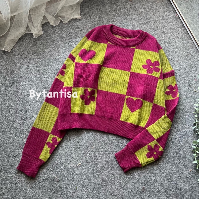 SWEATER RAJUT CROP MOTIF KOTAK LOVE MODEL PENDEK