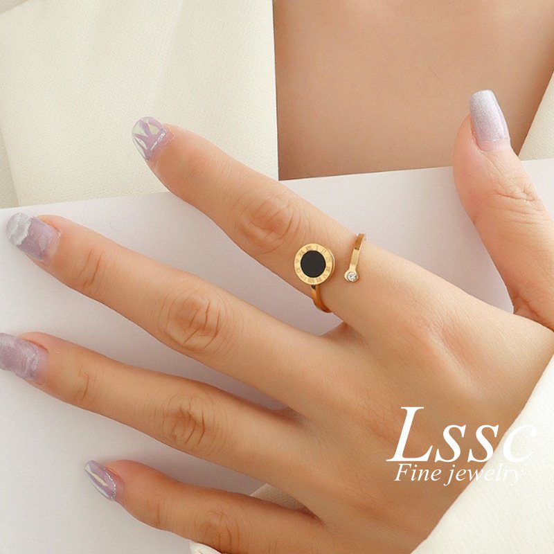 Cincin Titanium Wanita Bulat Hitam Romawi Cantik Emas 18K Anti Karat Aksesoris Perhiasan Korea Fashion