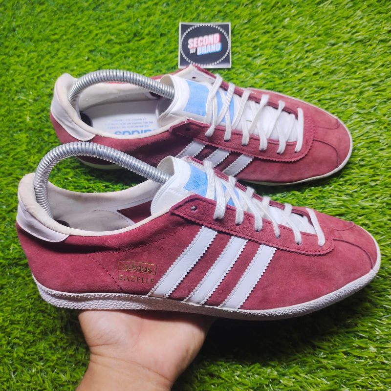 adidas gazelle og merah