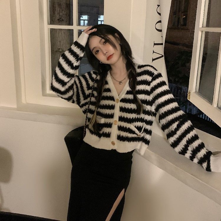 Cardigan Wanita Outer Rajut Stripe Korean Style Lengan Panjang Cardigan Kancing