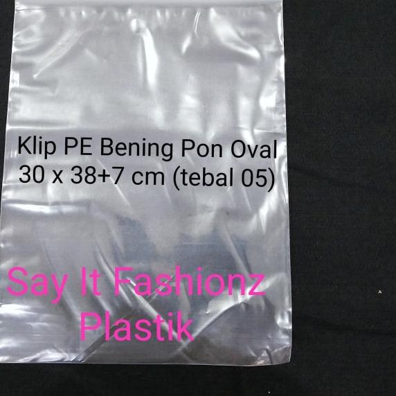 

Kantong Plastik Klip Pon Oval PE Bening 30x38+7cm tebal 05 isi 100lbr
