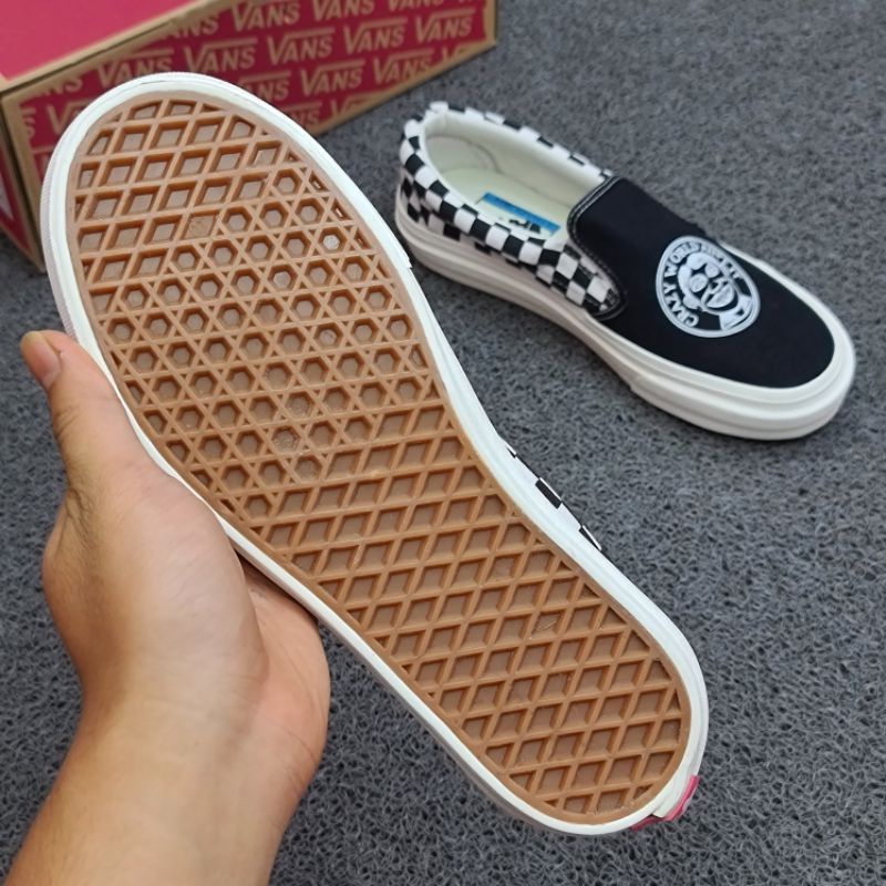 Sepatu Vans Slip On Crazy World Motif Kotak Checkerboard Hitam putih Sekolah Kerja Kuliah Kado Hadiah Pria Wanita