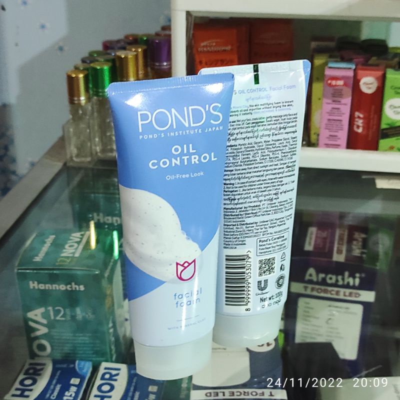 Jual Ponds Oil Control Facial Foam 100gr Oil Free Look With Mineral ...