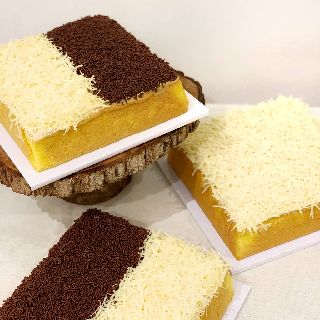 

Bolu Kue Jadul 20x20cm Topping Atas
