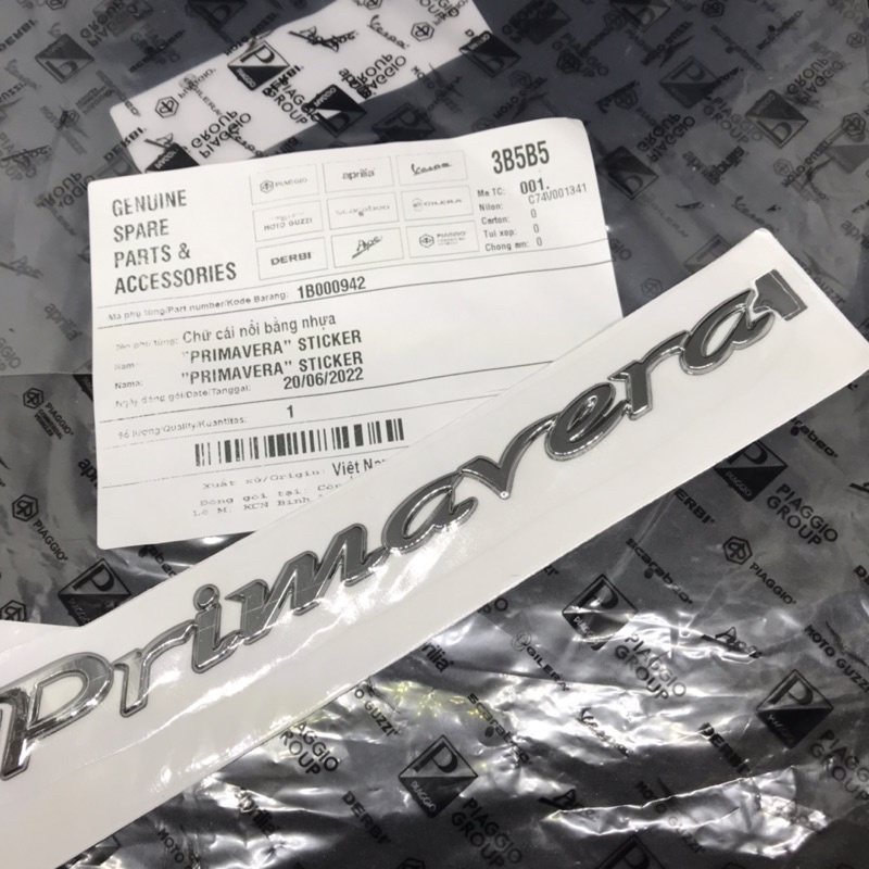 SPAREPART VESPA EMBLEM STICKER PRIMAVERA ORIGINAL
