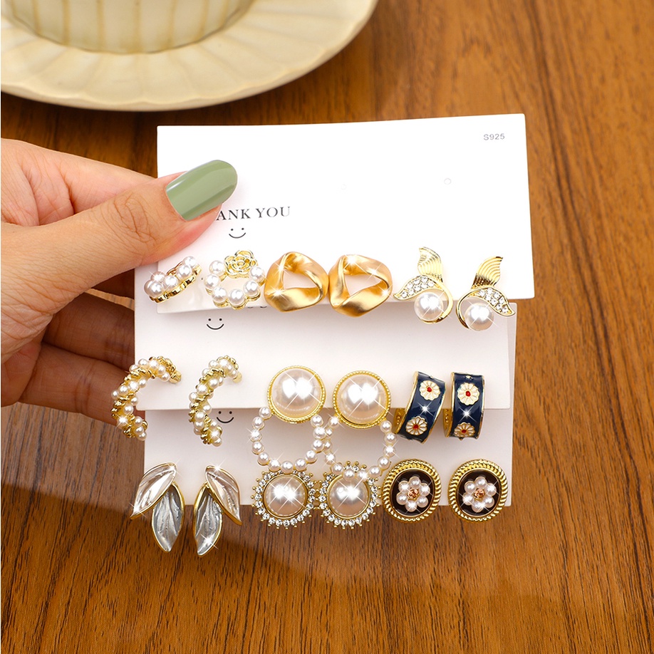 Set Anting Hoop Desain Butterfly Heart Leopard Ular Aksen Mutiara Bahan Resin Warna Emas Gaya Vintage Untuk Wanita