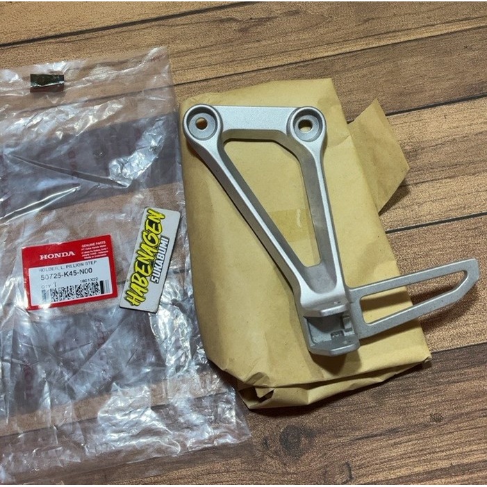 foot step footstep postep belakang kiri honda cbr 150 r  cbr150r cbr 150r K45A 2014-2016 ORI ORIGINA