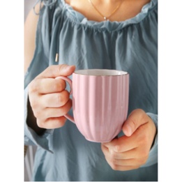 

Dijual Luxury Mug / Royal Mug Ceramic Pastel / Gelas Mewah / Cangkir Keramik - Merah Muda Diskon