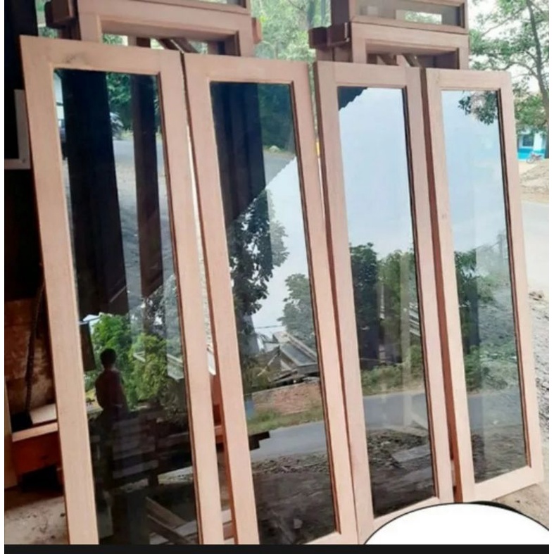 daun jendela kaca hitam