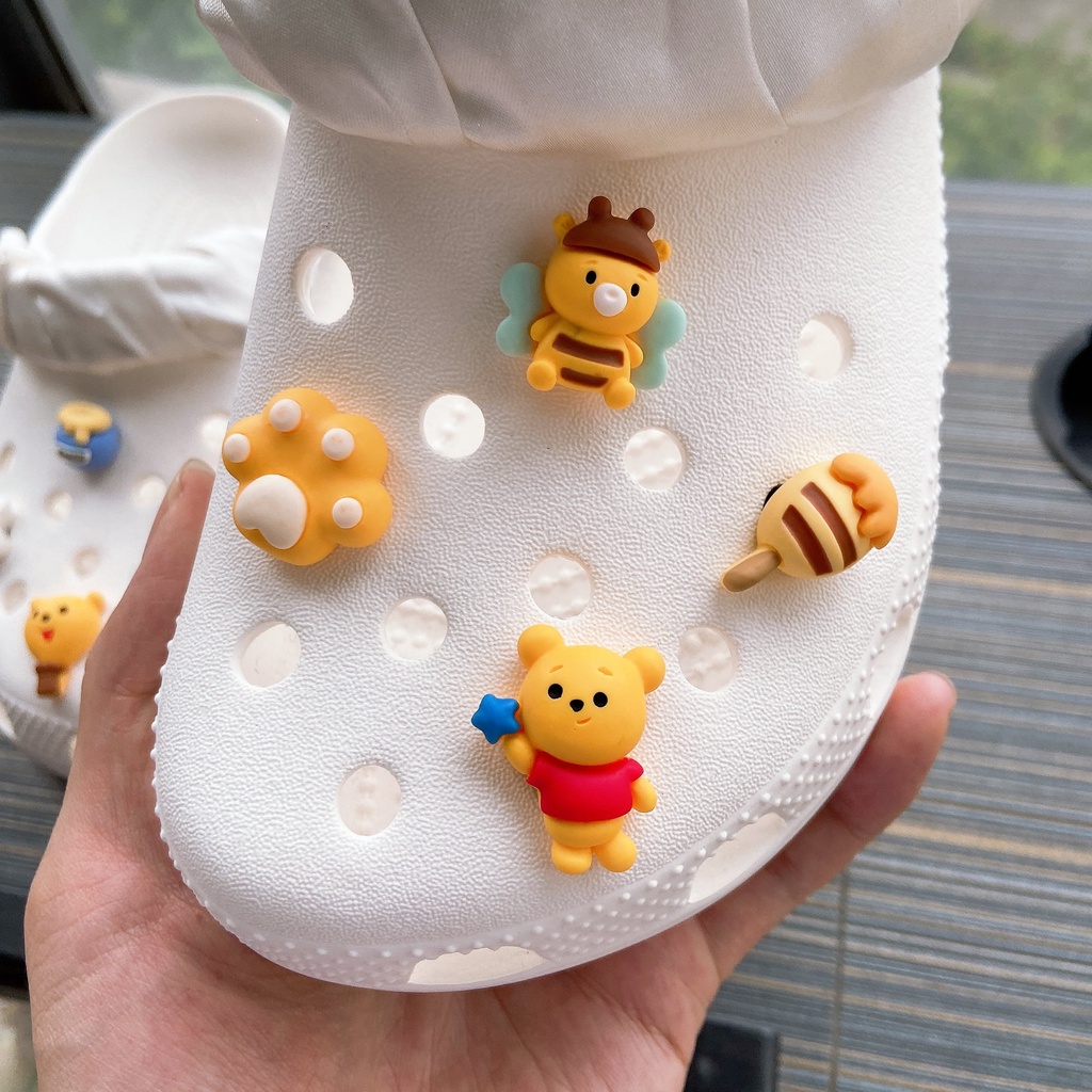 8pcs Liontin Sepatu Desain Winnie The Pooh Jibbitz Crocs | Jibbitz Gantungan Sepatu Bentuk Crocs