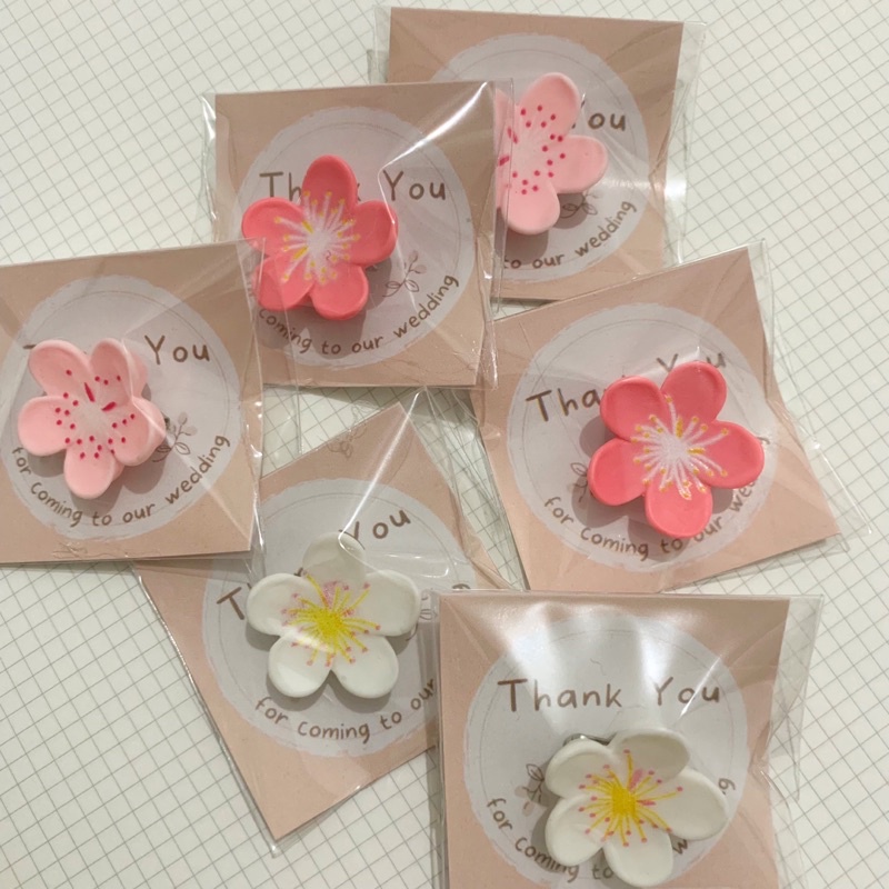 bross sakura | pinky flower | souvenir wedding murah | Souvenir wedding aesthetic