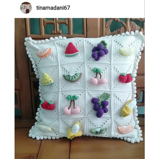 Sarung bantal kursi rajut aplikasi buah buahan