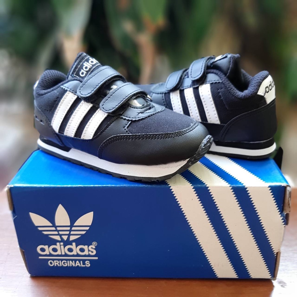 Sneakers Anak Laki Laki Import Sd Warna Hitam