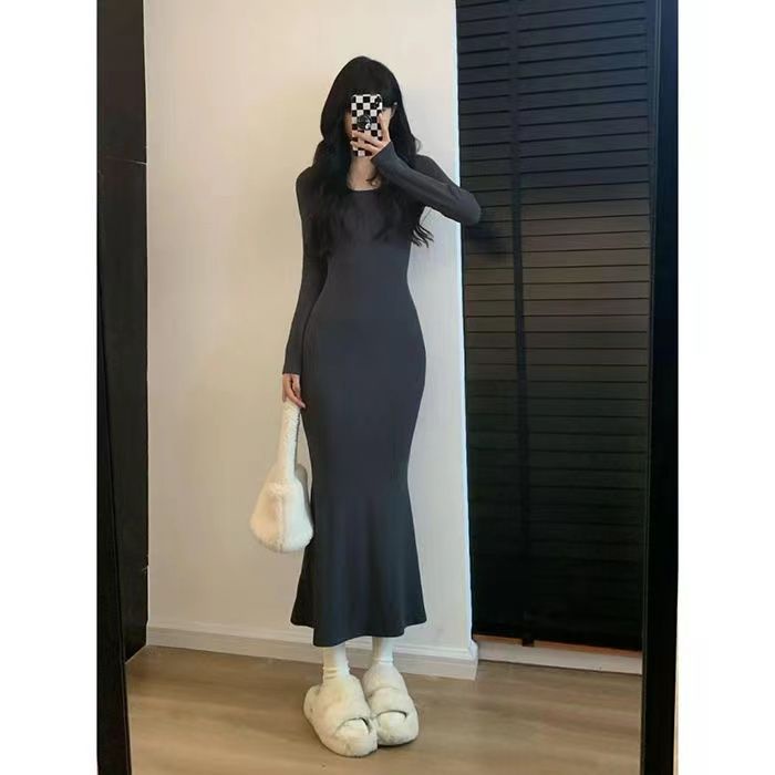 Fishtail dress wanita musim gugur dan musim dingin gaya baru kerah persegi bagian dalam slim fit super figure bottoming tight bag hip long skirt trendy