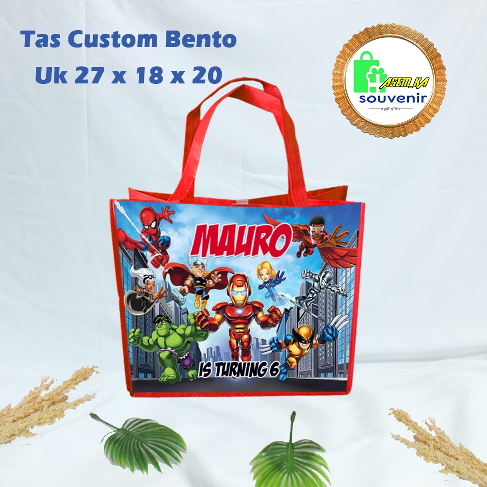 

GOODIE BAG CUSTOM TEBAL 75 GSM BENTO UK 27 X 18 X 20 (PxLxT) - KEREN