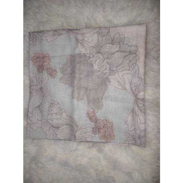 preloved & NEW scarf wearing klamby