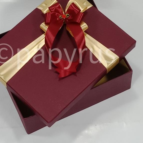 

Papyrus 22,5x27,5 tinggi 10cm Kotak Kado Gift Box Hadiah