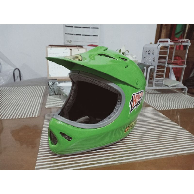 HELM SEPEDA SPORT & PERLENGKAPAN