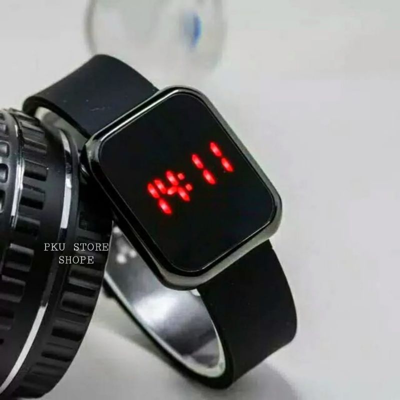 Jam Tangan LED Digital Wanita Dan Pria Strap Rubber Polos Petak Import Anti Air Murah // Jam Tangan Wanita/Pria RUBBER Electronic Fashion Couple // Bayar di rumah