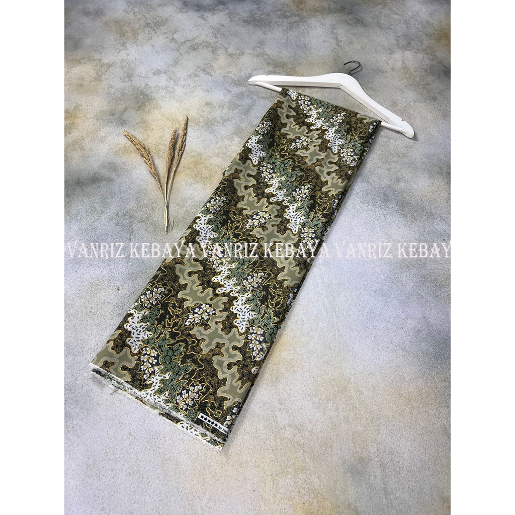 Vanriz Kebaya-Bahan Batik Meteran